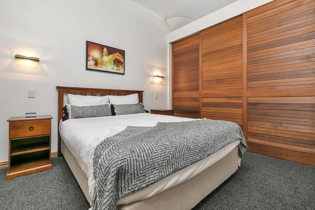 Spacious One Bedroom On Princes Wharf