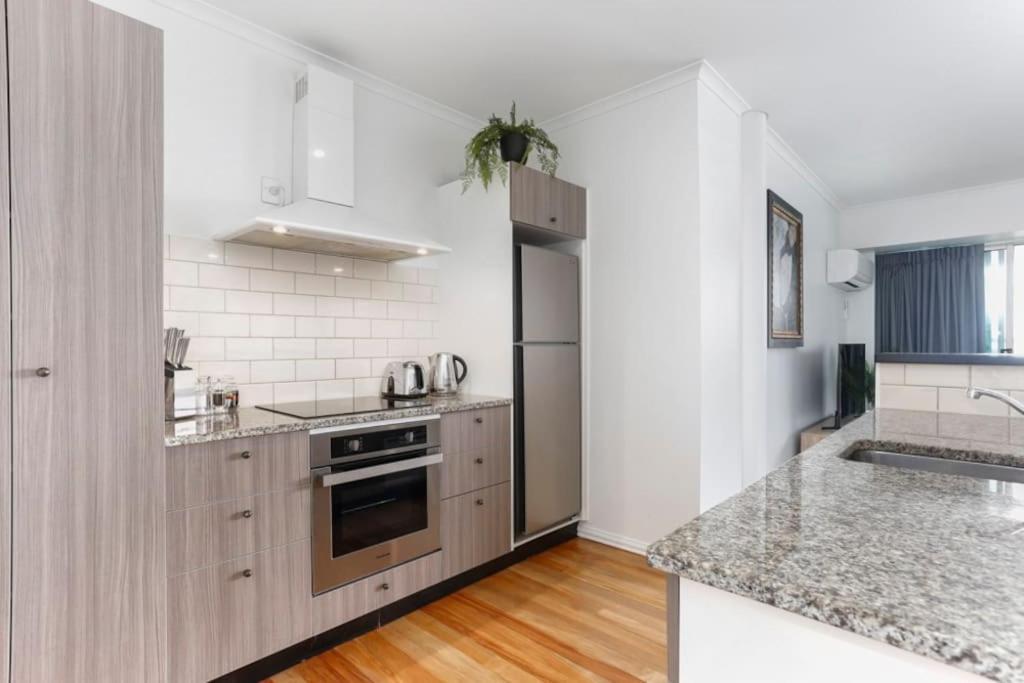 Newly Refurbished Waterfront Apartment! 3320