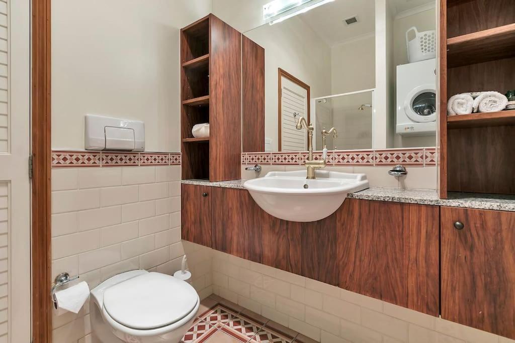 Spacious One Bedroom On Princes Wharf Apartment