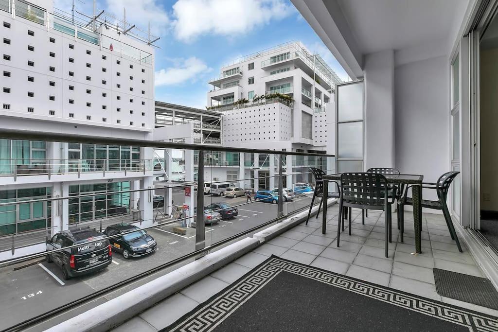 Spacious One Bedroom On Princes Wharf