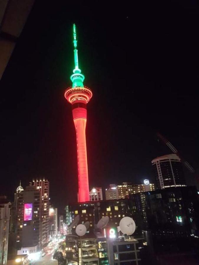 Modern, Central City, Penthouse Floor Apartment. Auckland