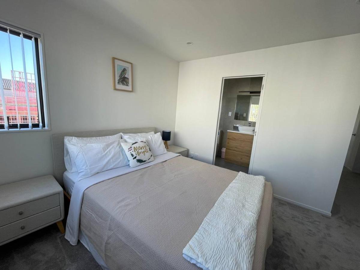 4 Bedroom Fully Furnished In Papakura, Casa de férias *