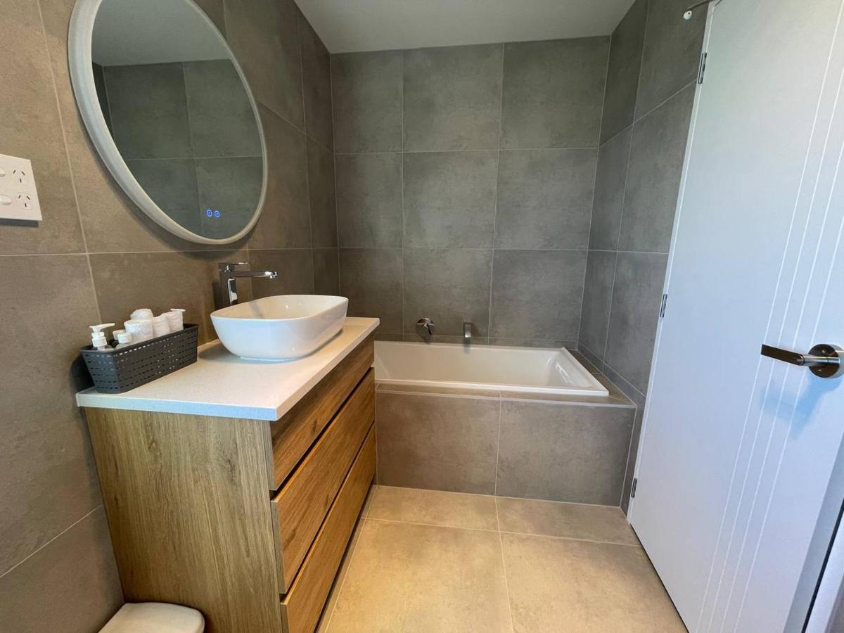 4 Bedroom Fully Furnished In Papakura, Casa de férias *