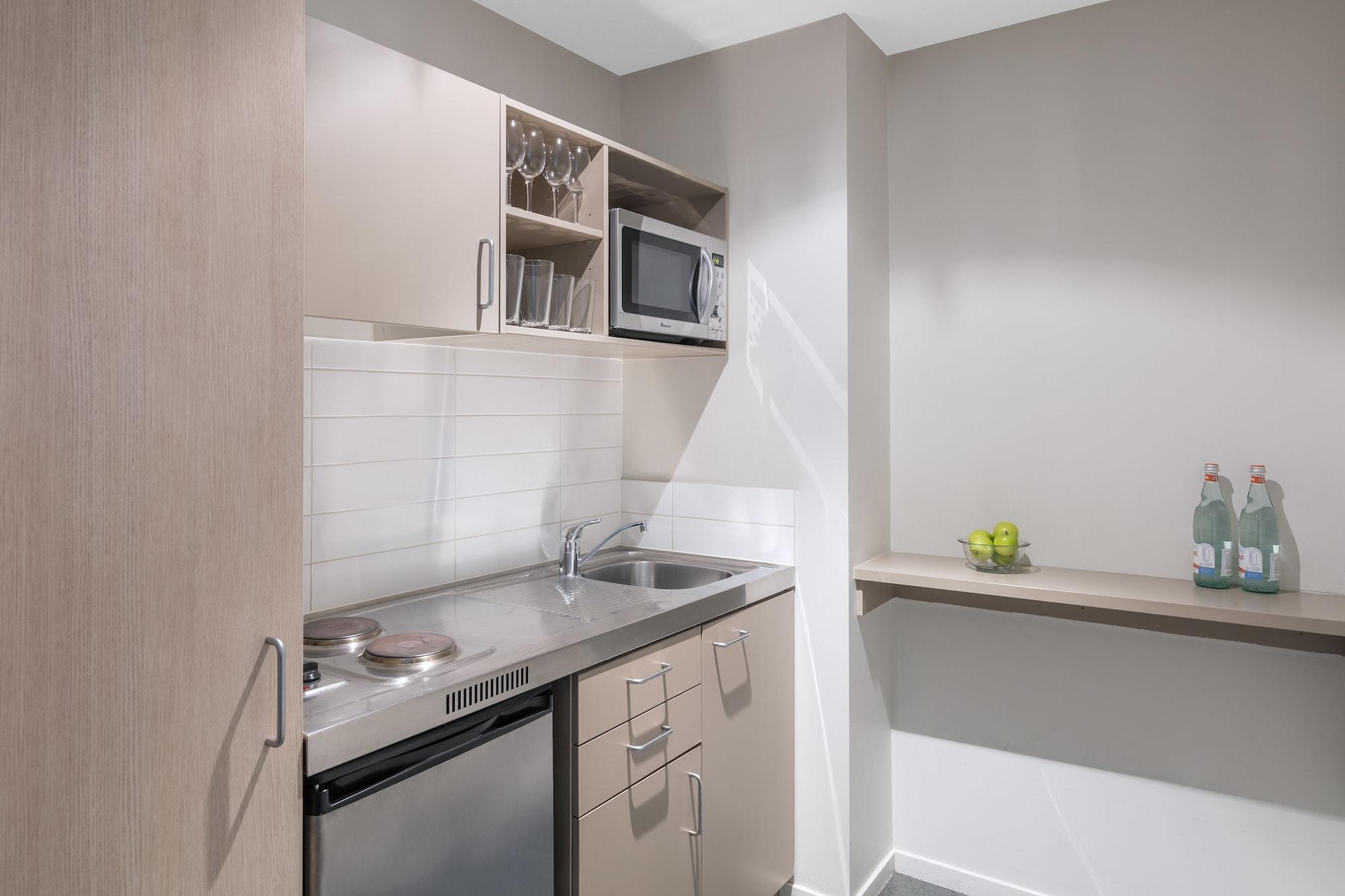 Tetra Serviced By Castle Aparthotel 3*