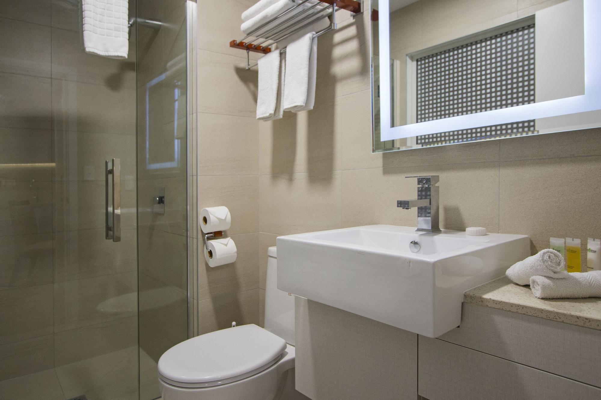 Vr Queen Street & 4*