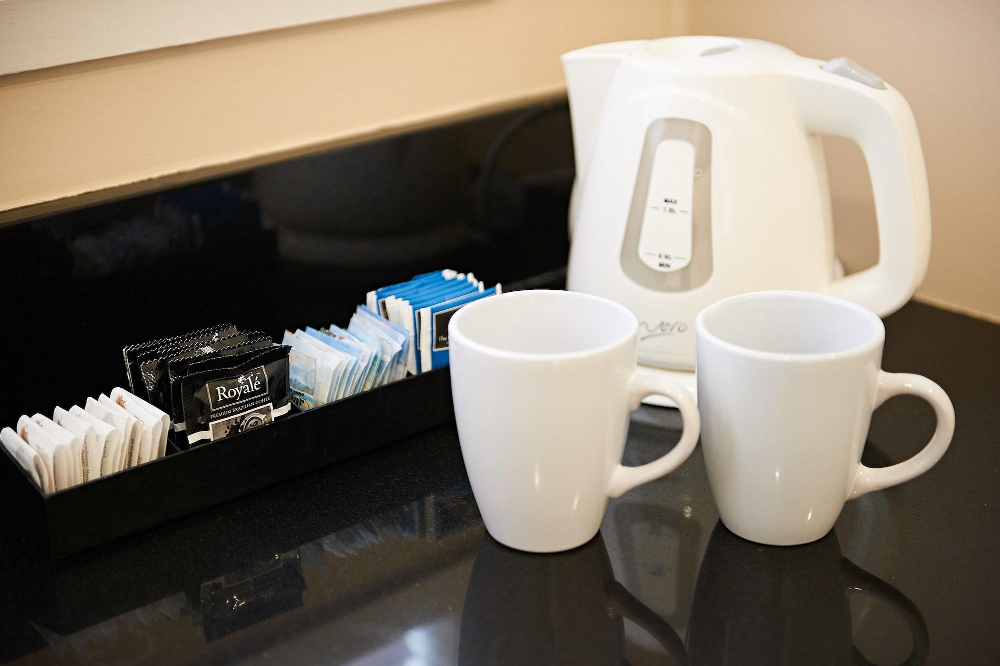 Airport Motel 4*
