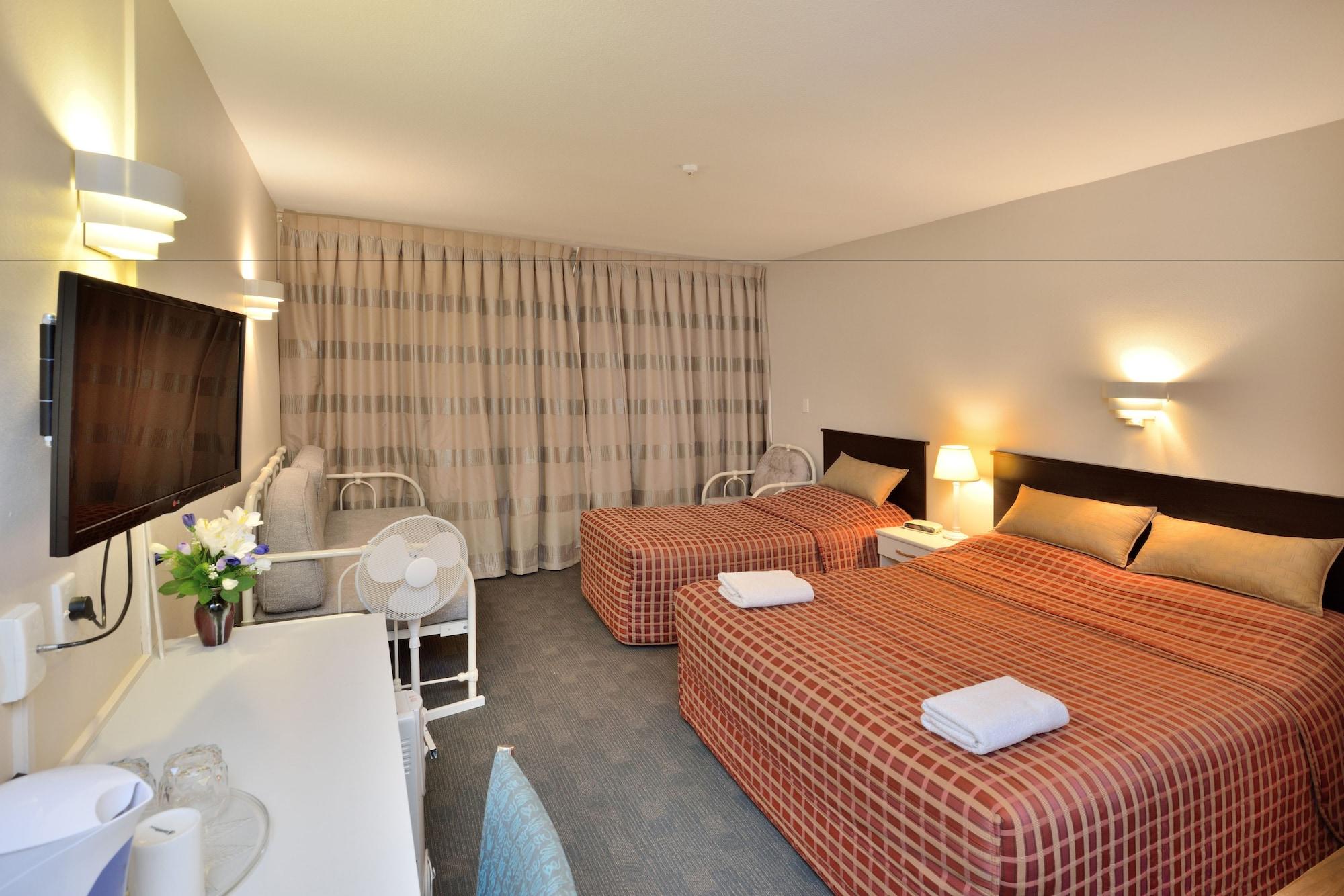 Manukau & Conference Centre Hotel 3*