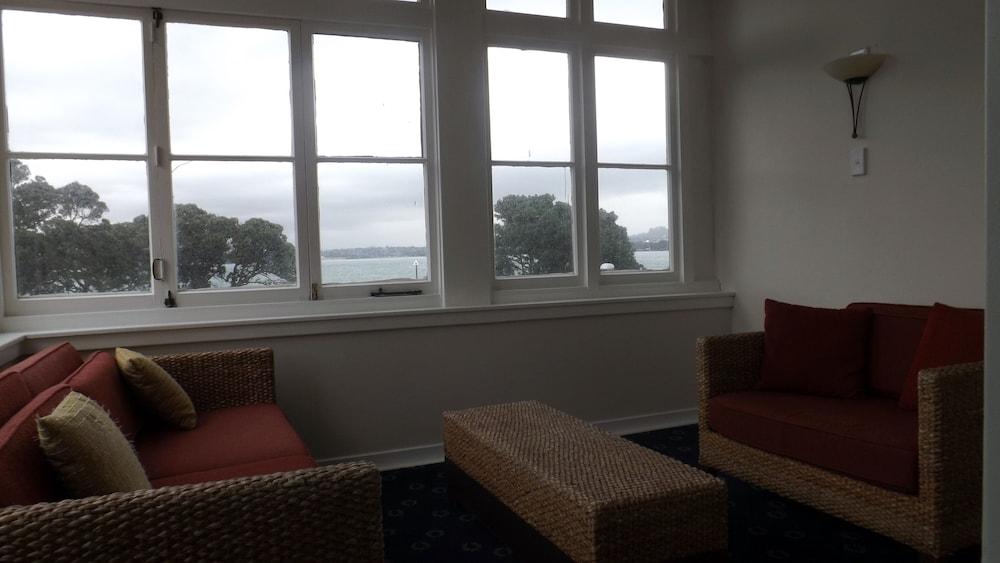 The Esplanade 4*