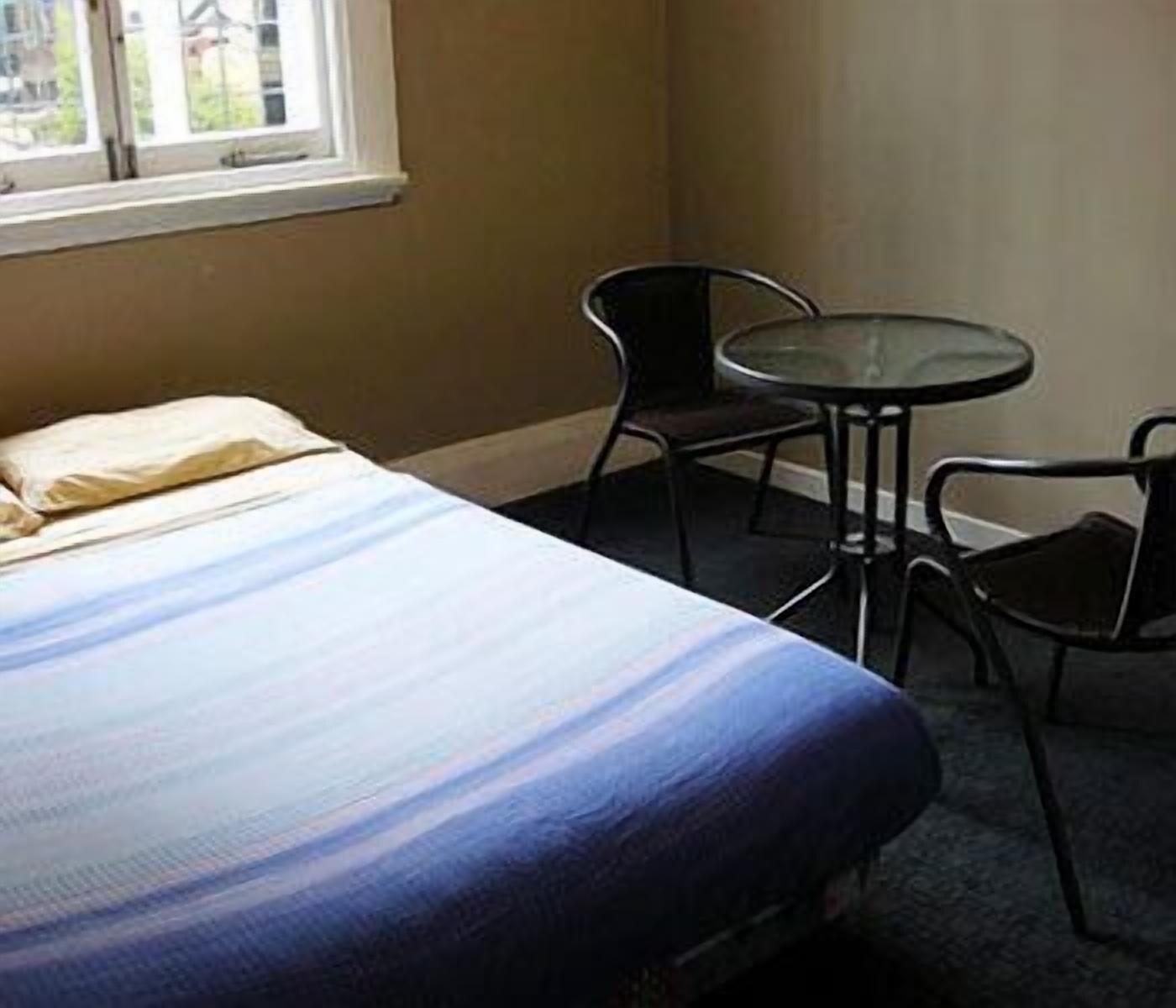 Surf 'n' Snow Backpackers Hostel *