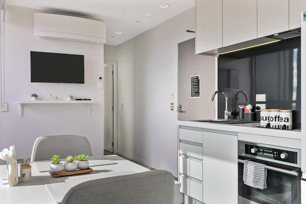 Sun Kissed With Panoramic Views Apartment