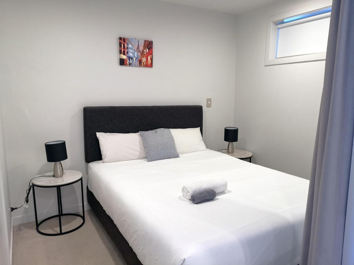 Modern 2 Bedroom 1 Minute To Skytower Auckland