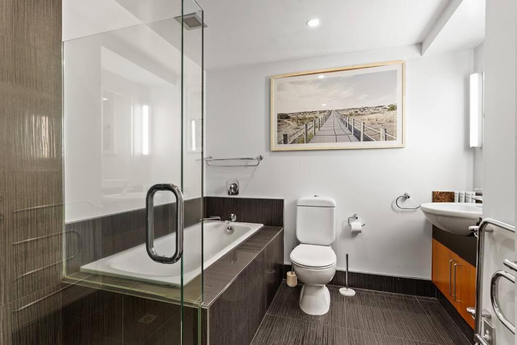 Spacious On Akl Viaduct With Balcony *