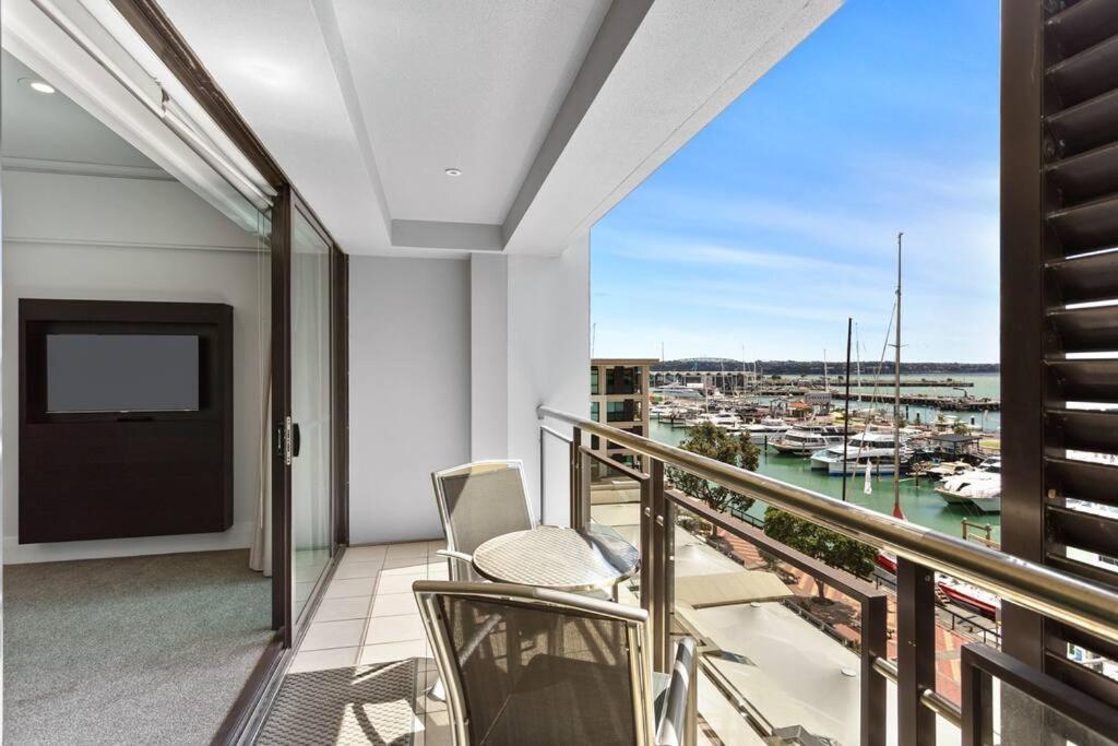 Apartment Spacious On Akl Viaduct With Balcony