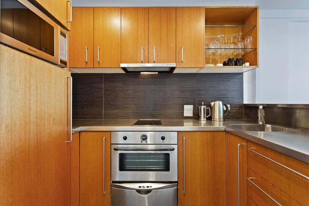 Spacious On Akl Viaduct With Balcony Apartment *