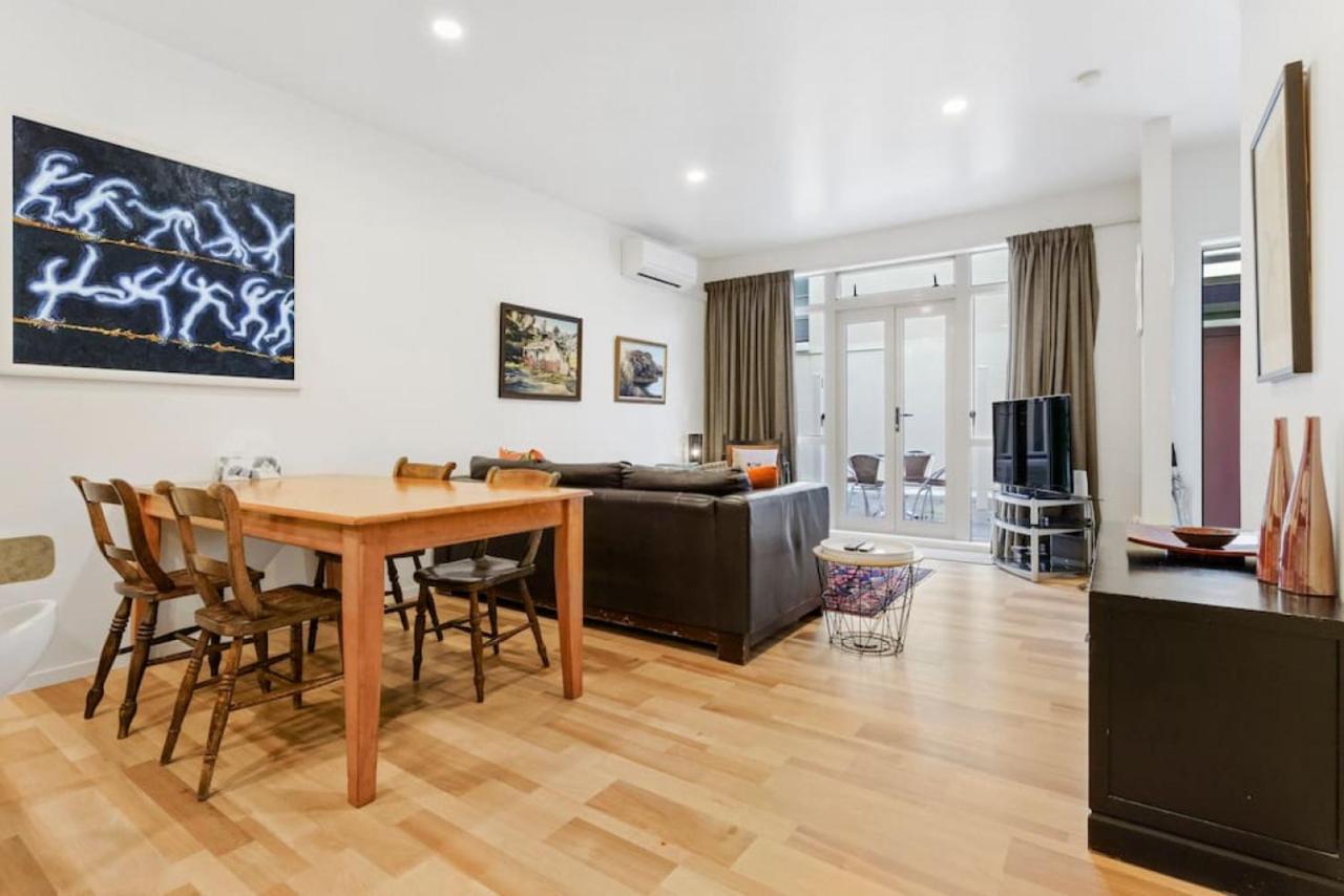 Casa de férias Cbd Spacious 3 Storey Terrace House With Courtyard *