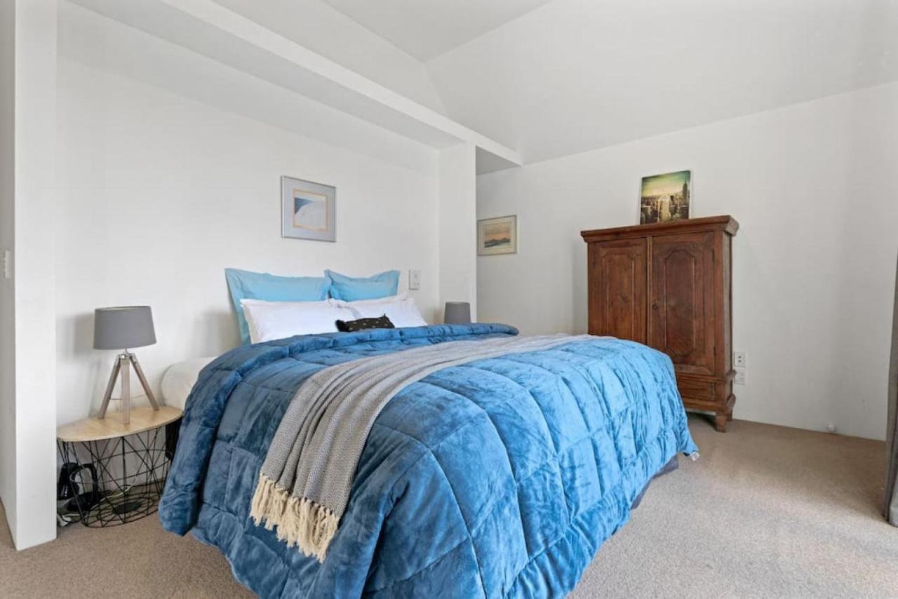 Cbd Spacious 3 Storey Terrace House With Courtyard