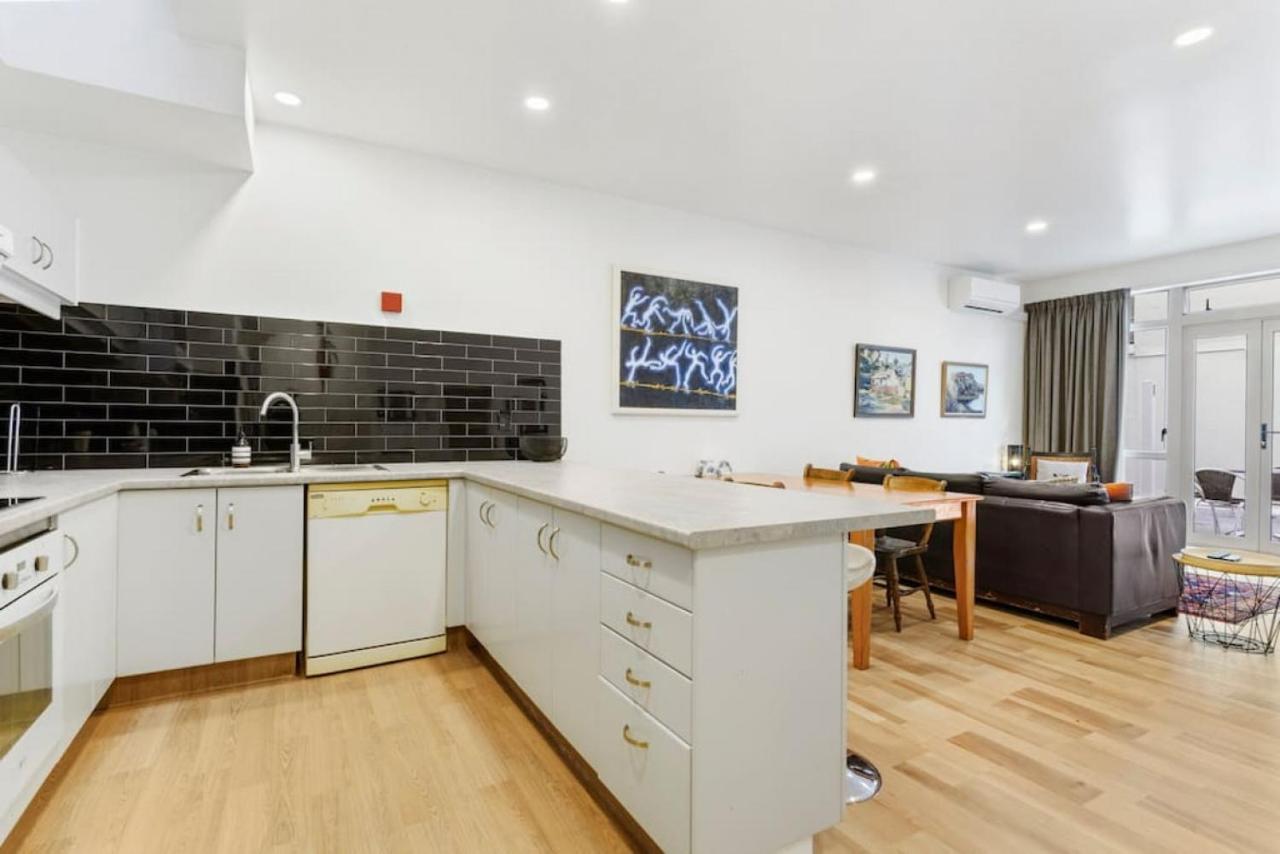 Cbd Spacious 3 Storey Terrace House With Courtyard