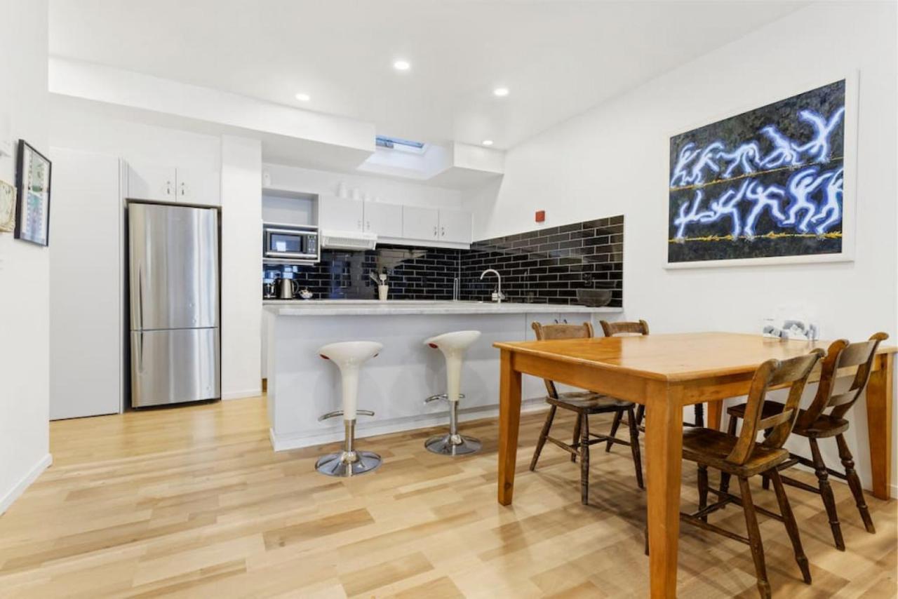 Cbd Spacious 3 Storey Terrace House With Courtyard