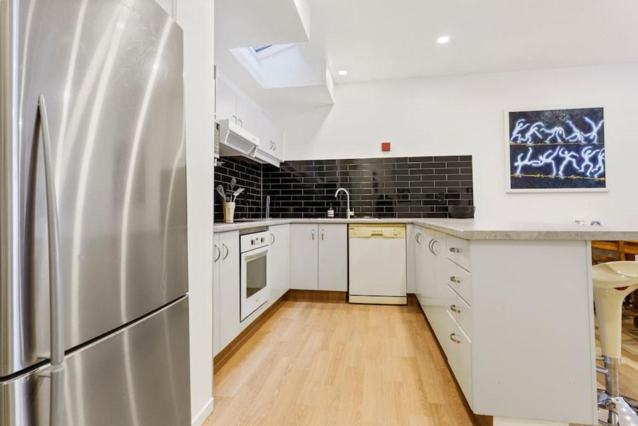 Cbd Spacious 3 Storey Terrace House With Courtyard