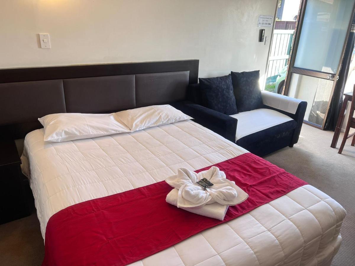 Monument Motor Papakura 3*