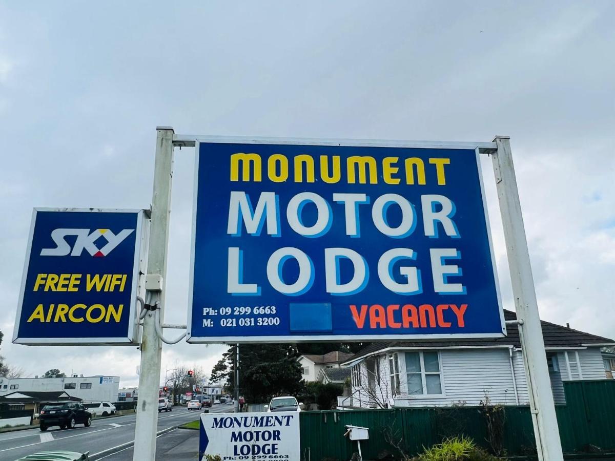 Monument Motor Papakura 3*