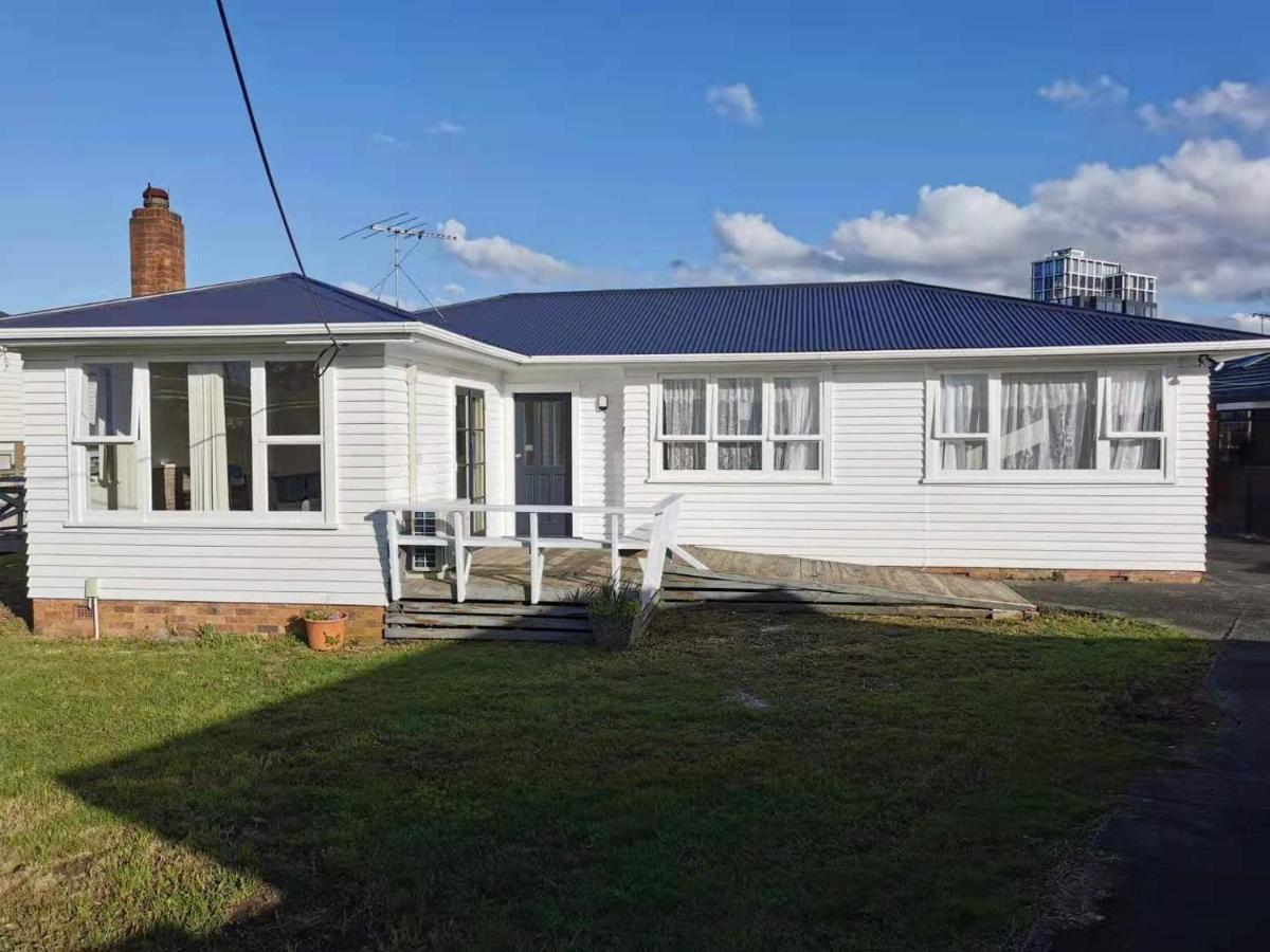 Pousada White Weather Board House Auckland
