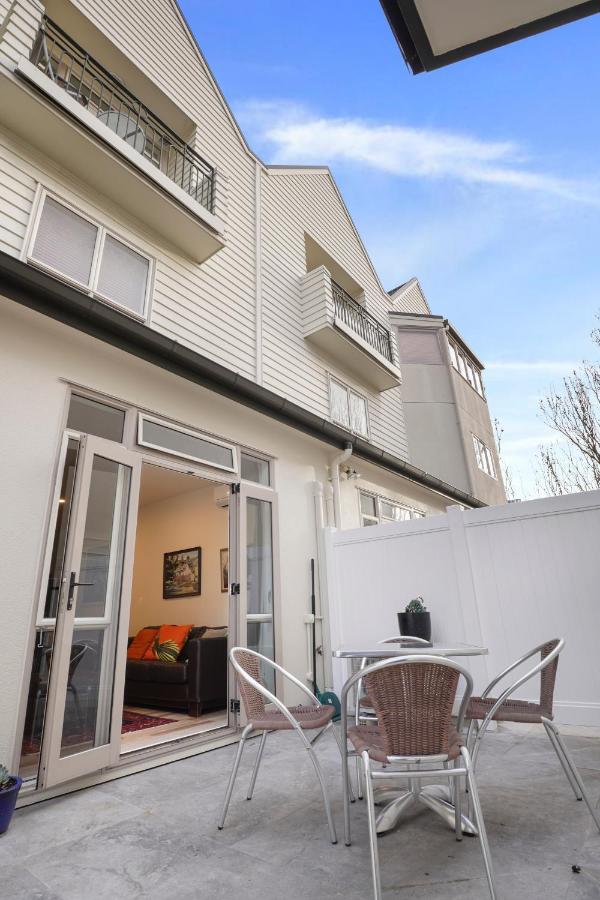 Cbd Spacious 3 Storey Terrace House With Courtyard Auckland
