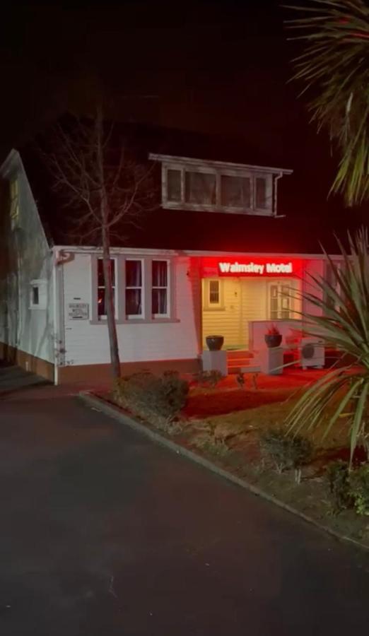 Walmsley Mangere