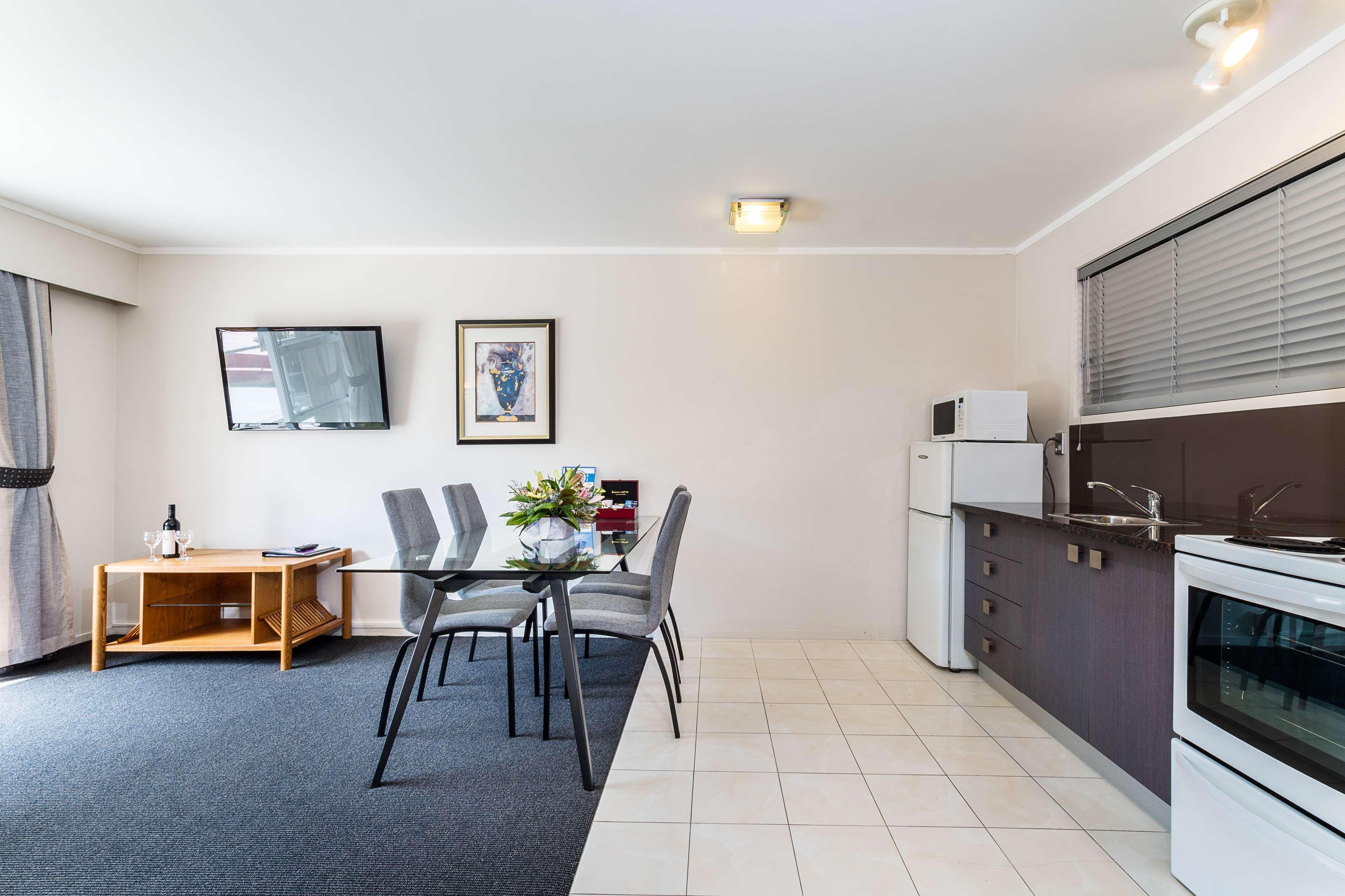 Western Newmarket & Auckland