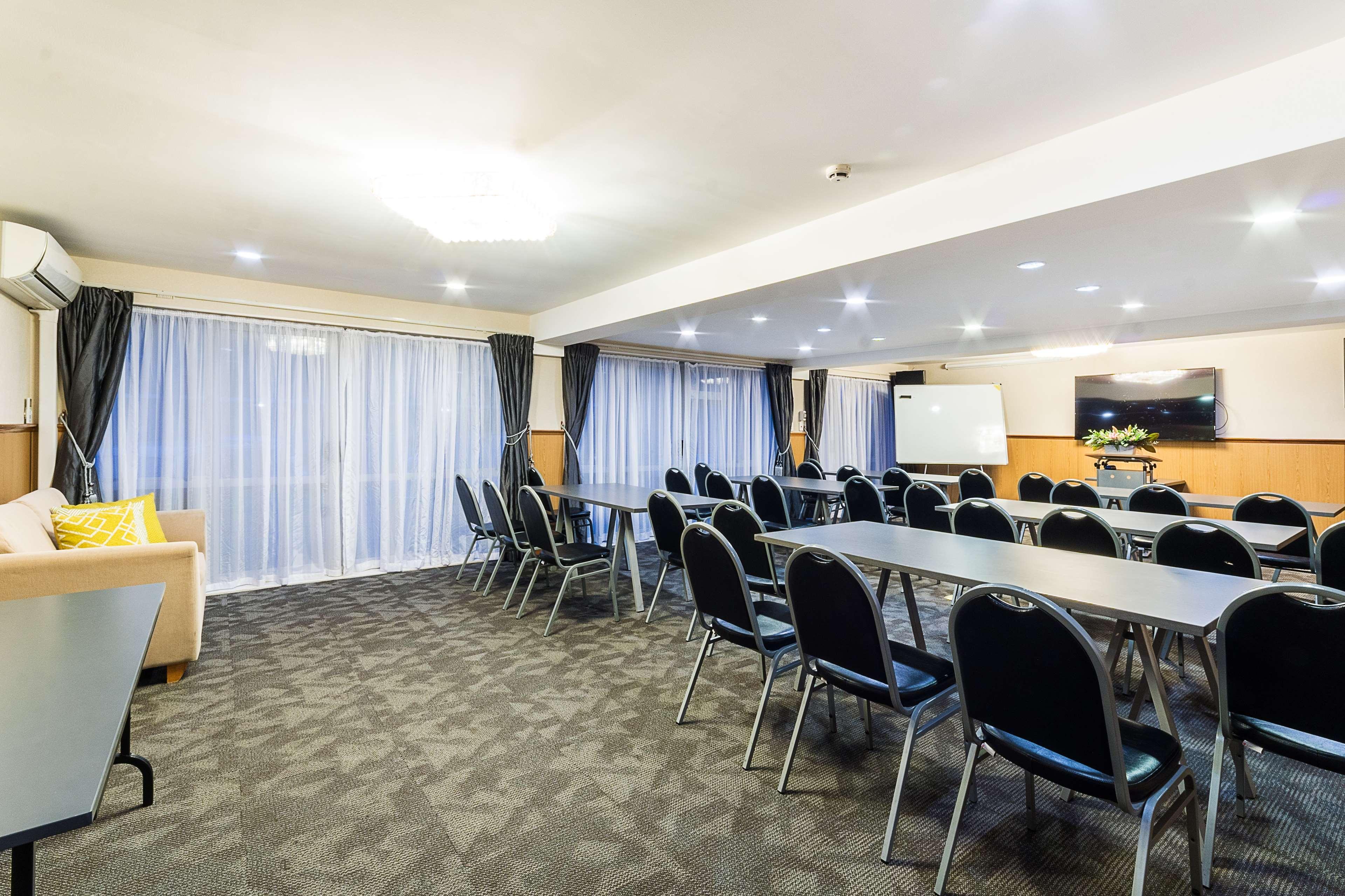 Western Newmarket & Motel 4*