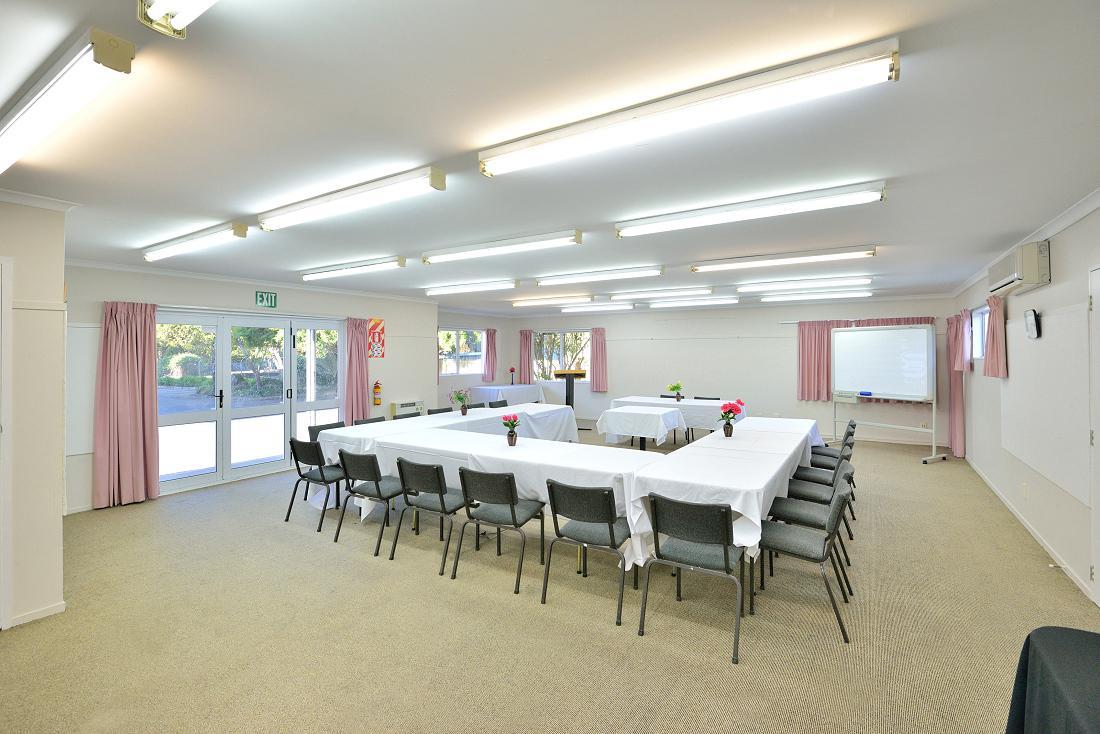 Manukau & Conference Centre Hotel 3*