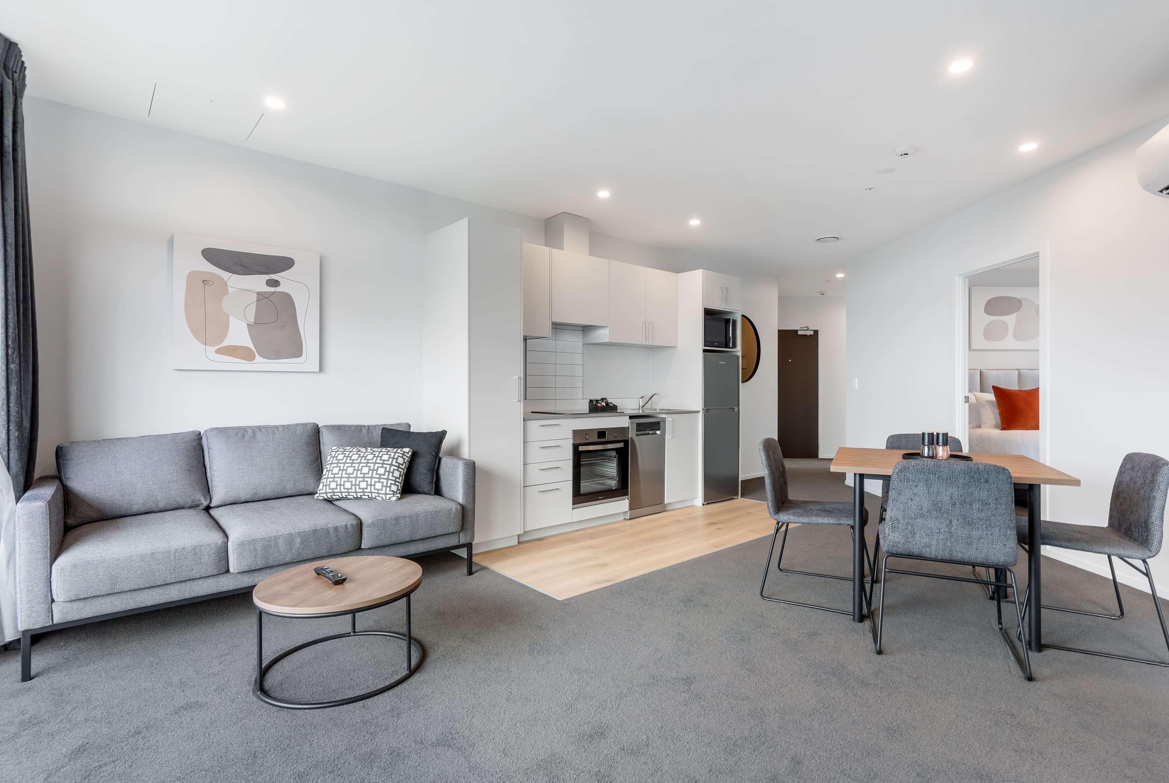 Hotel Ramada By Wyndham Newmarket 4*