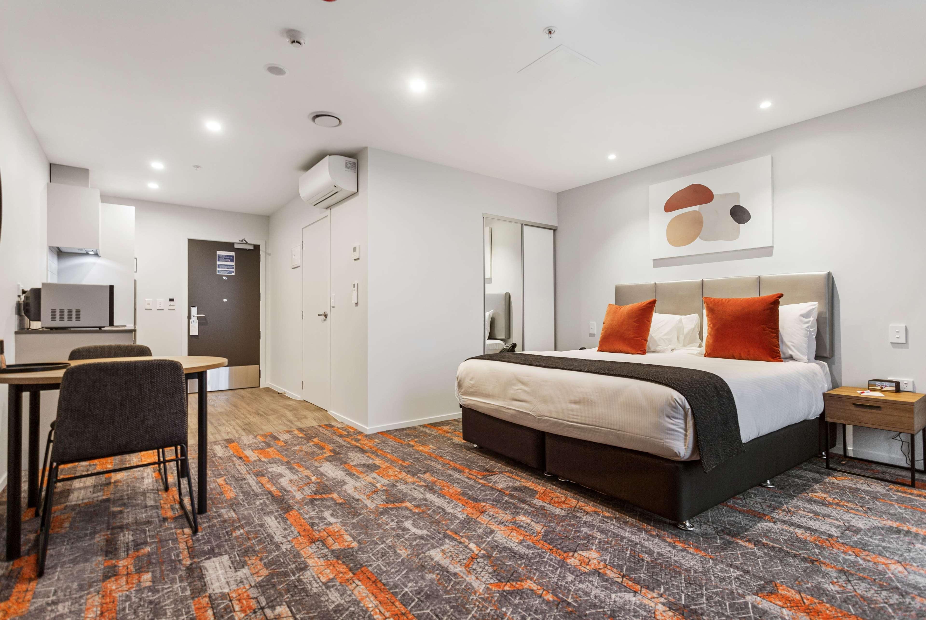 Ramada By Wyndham Newmarket Hotel 4*