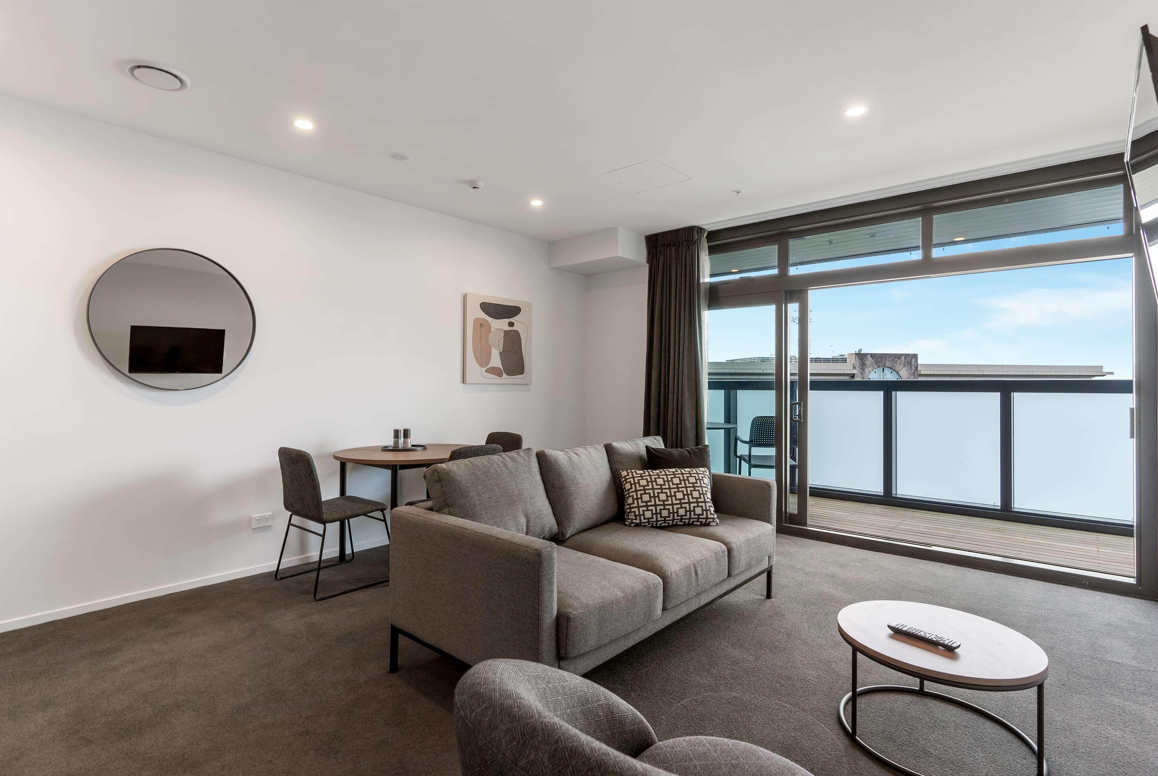 Ramada By Wyndham Newmarket Hotel 4*