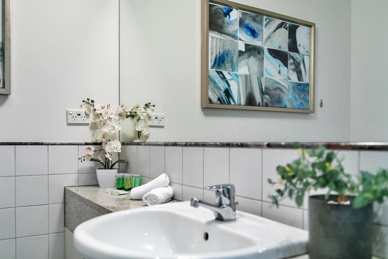 Sky-high Seascape - A Starlight Delight! Apartment