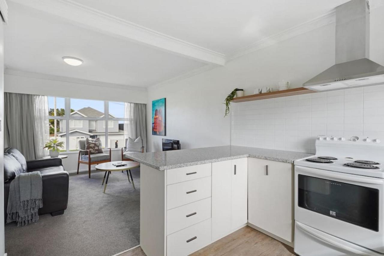 Renovated Takapuna 2br L Parking L Skytower Apartment