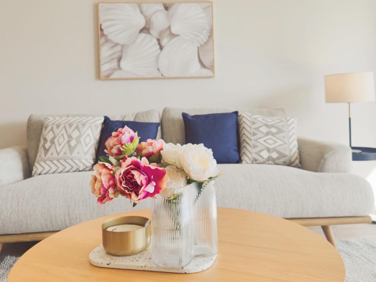 Luxurious 2 Bedroom Free Secure Parking Apartment *