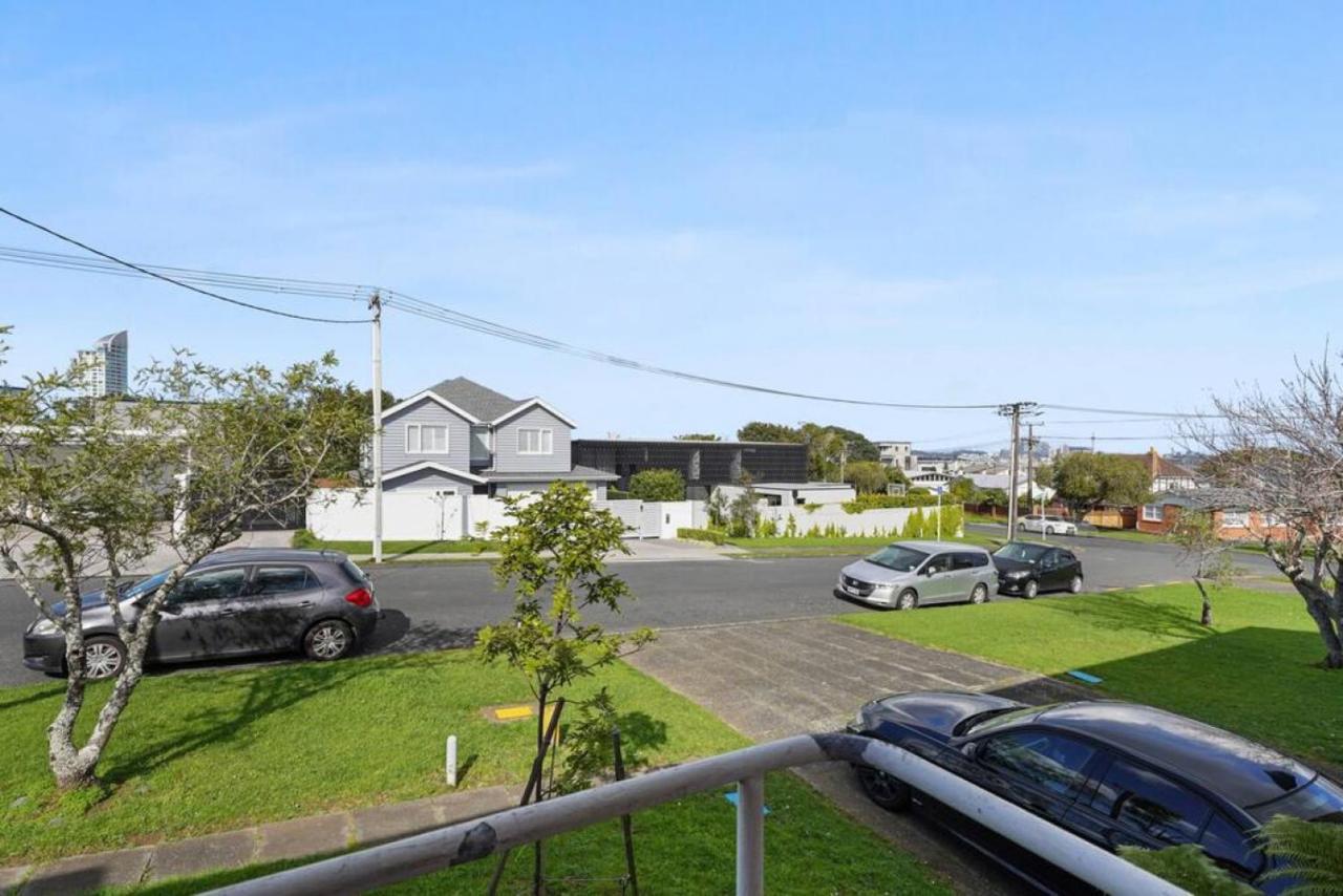Renovated Takapuna 2br L Parking L Skytower Apartment *