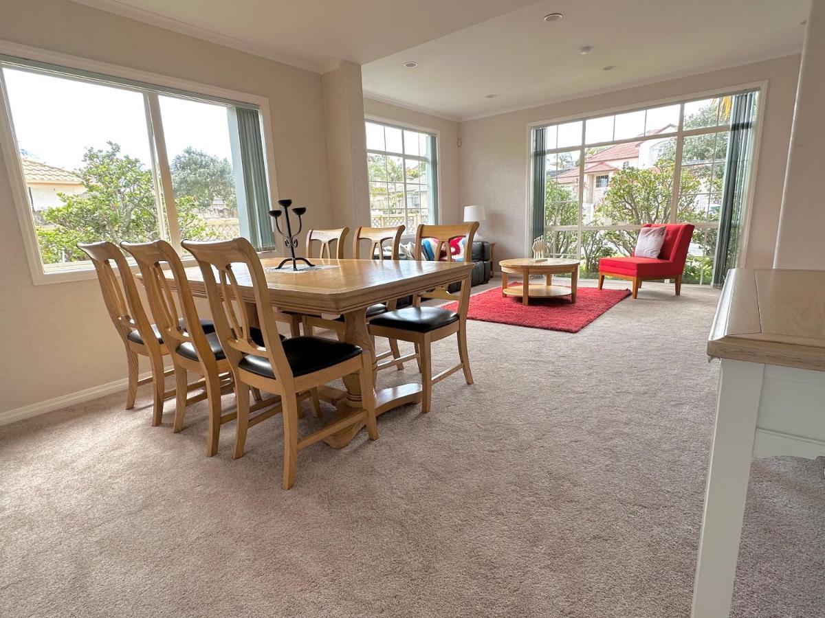 Cheerful 4 Bedrooms With Stunning Sunshine Holiday home Auckland