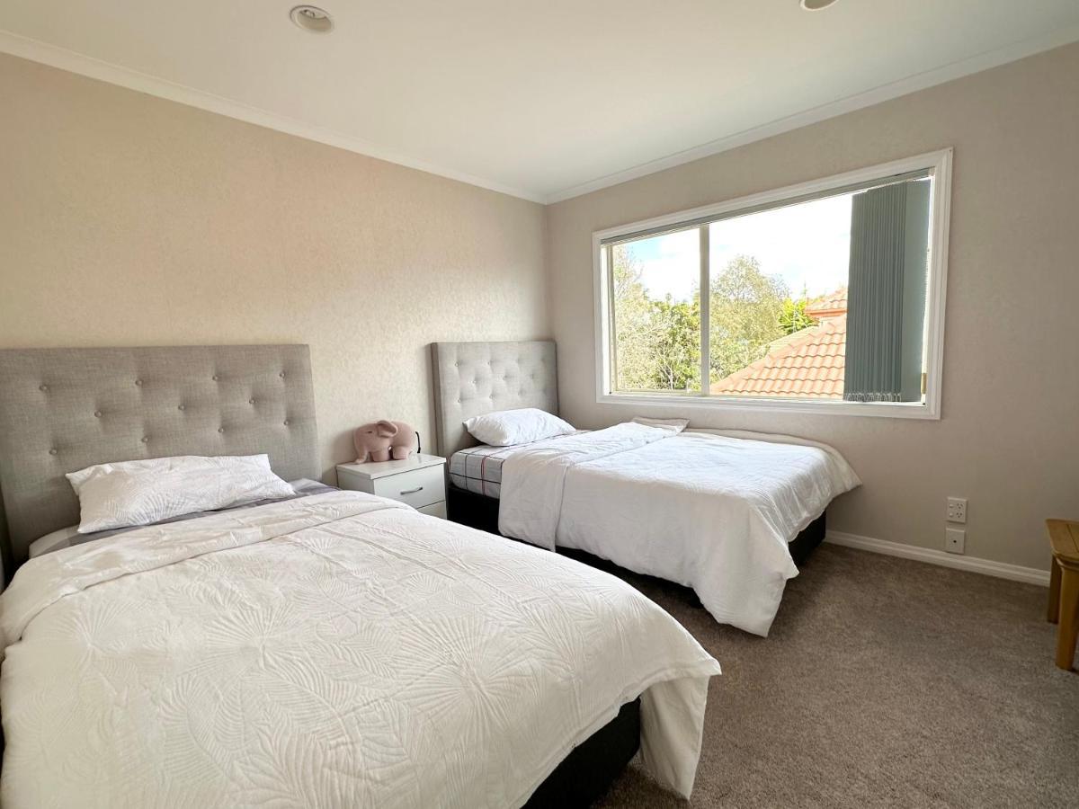 Cheerful 4 Bedrooms With Stunning Sunshine Holiday home *