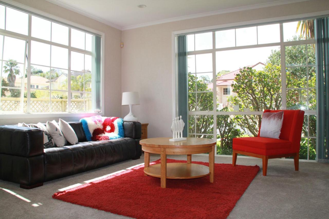 Cheerful 4 Bedrooms With Stunning Sunshine Holiday home *