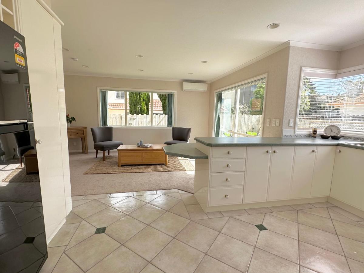 Cheerful 4 Bedrooms With Stunning Sunshine Auckland