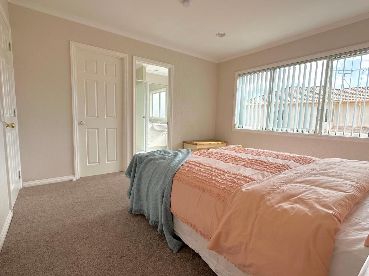 Cheerful 4 Bedrooms With Stunning Sunshine Auckland