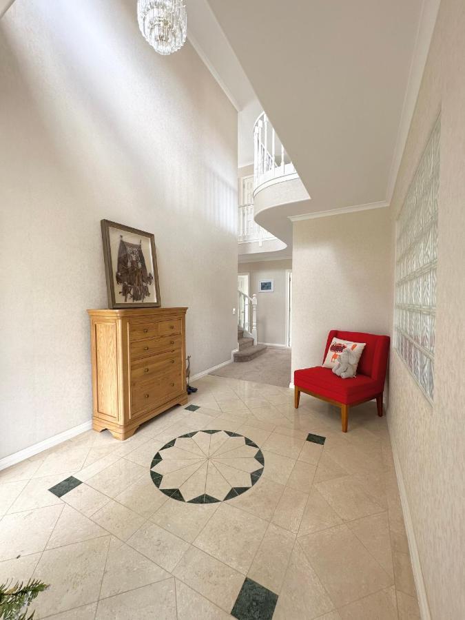 Cheerful 4 Bedrooms With Stunning Sunshine Holiday home *