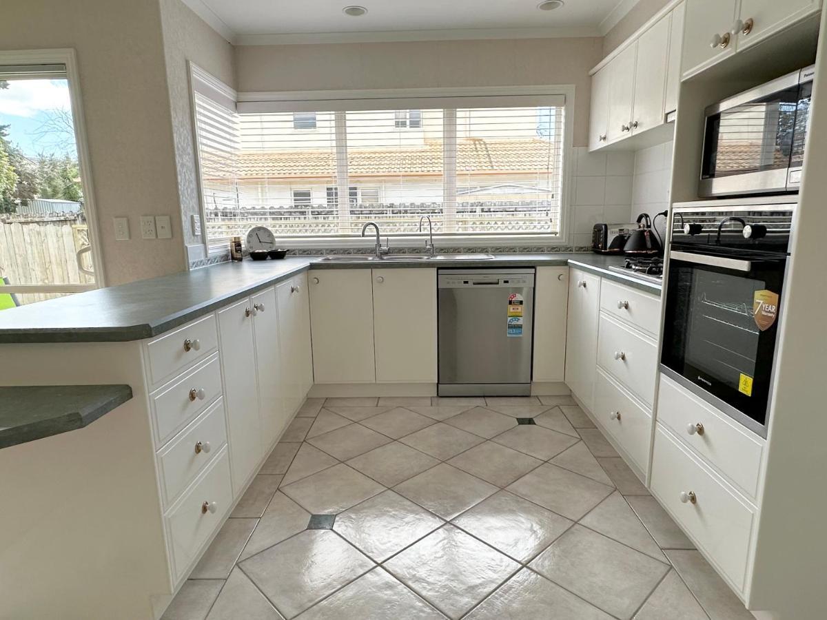 Cheerful 4 Bedrooms With Stunning Sunshine Holiday home
