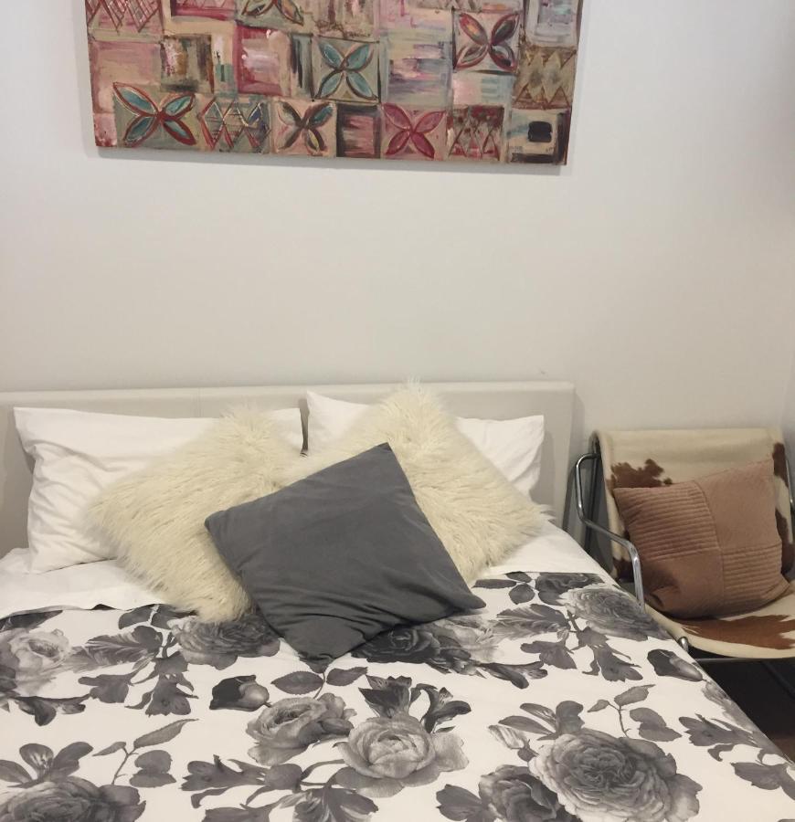 Cool Apartment, To Everything, Share With 2x Bulldogs