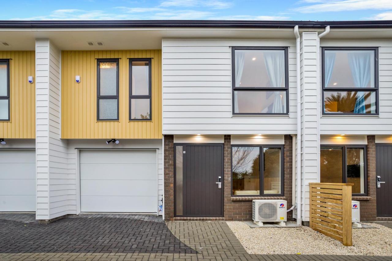 Wonderful Three Bedroom With Garage Auckland