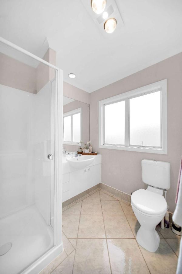 Holiday home Cheerful 4 Bedrooms With Stunning Sunshine Auckland