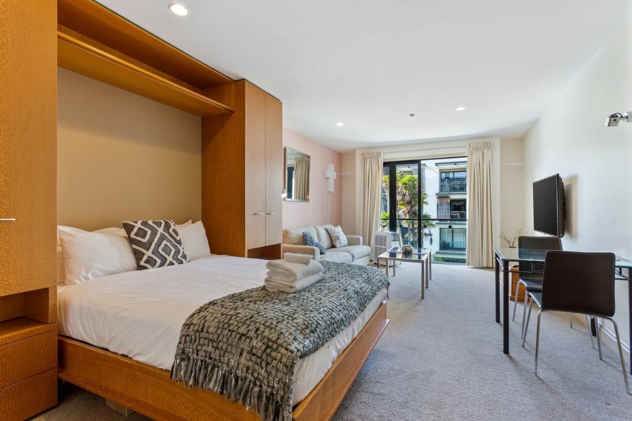 Beautiful In The Viaduct With Free Carpark! Apartment