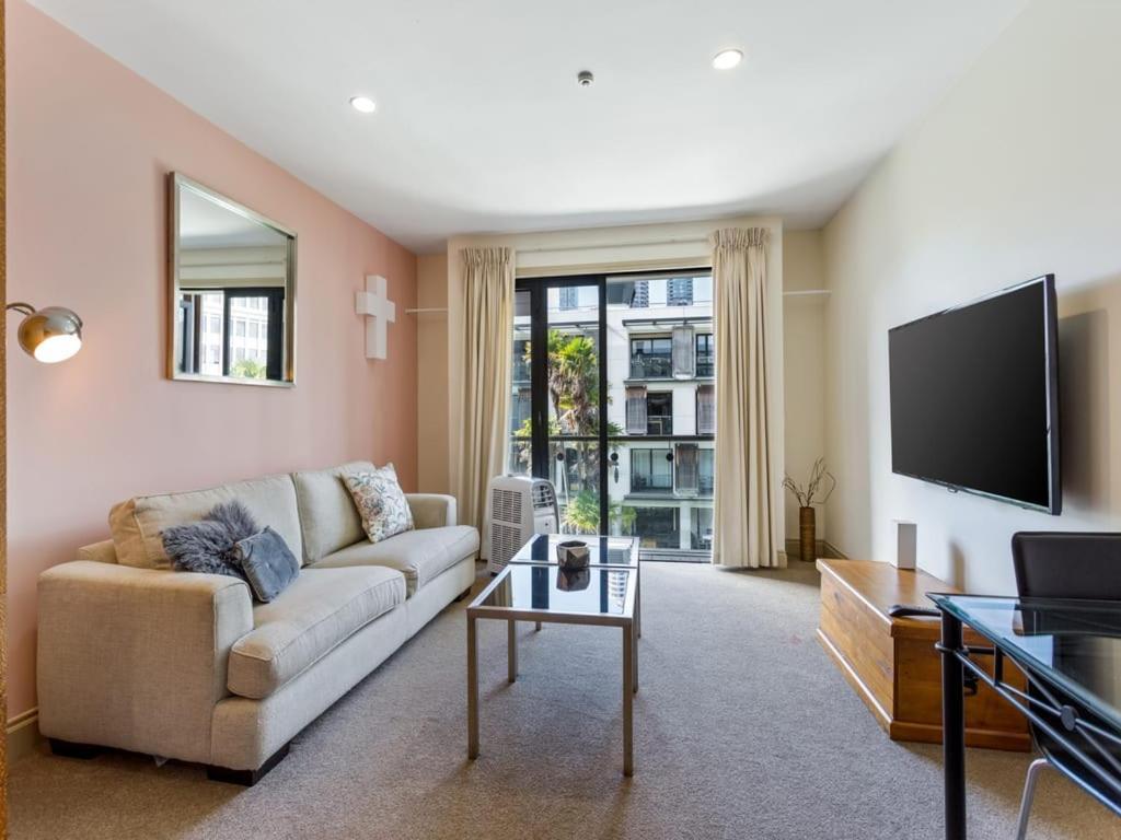 Beautiful In The Viaduct With Free Carpark! Apartment